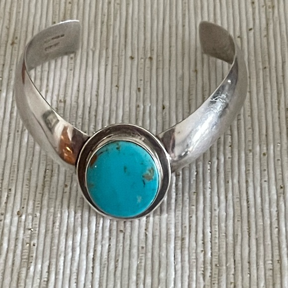 Native American Turquoise & Sterling Cuff bracelet beautiful stone!!!! - Picture 1 of 11